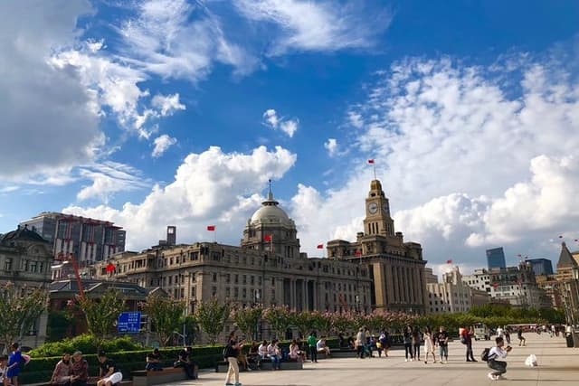 Shanghai Private Tour of Jewish Refugees Museum and Cruise on Huangpu River
