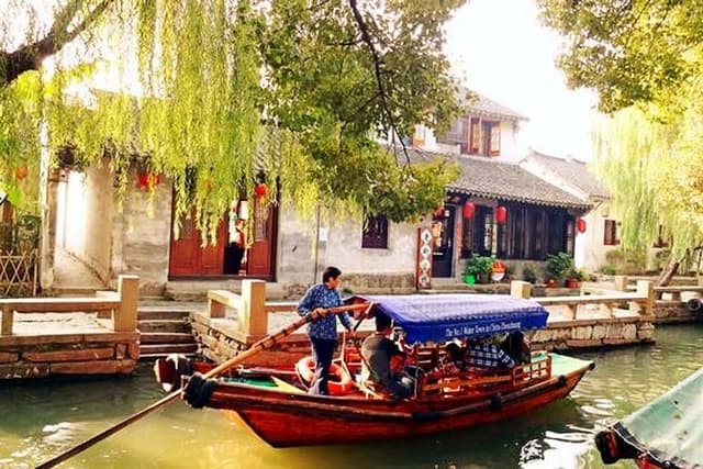 Tongli Water Town Private Day Trip from Shanghai with Tuisi Garden and Boat Ride