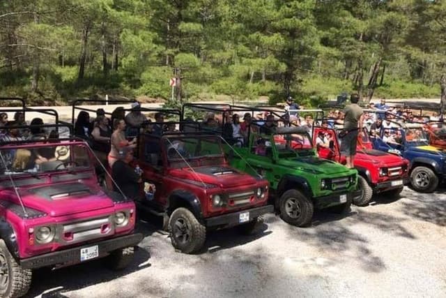 Jeep Safari: Water Fight & Off-Road Fun-Dusty Mud Green Canyon