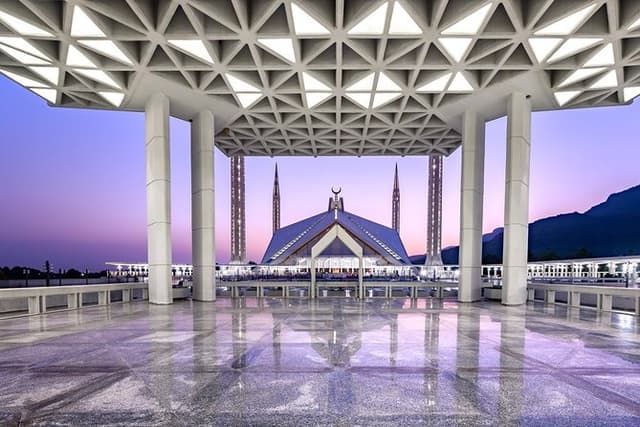 Transit Trip: Islamabad City Exploration Day Tour & Round Trip Airport Transfer