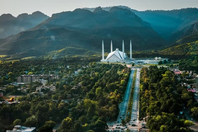 Islamabad Round Trip Airport Transfer & Customizable Day Trip