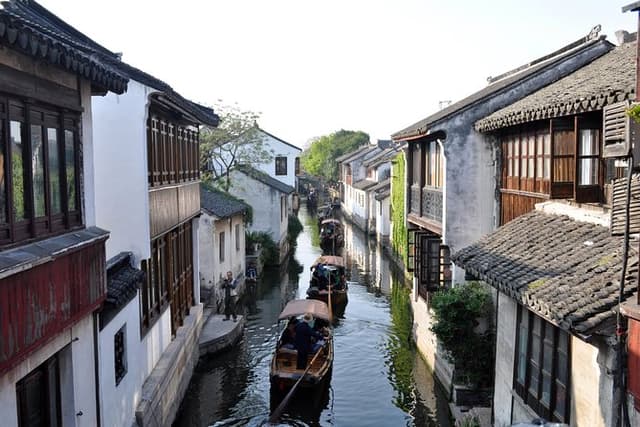 Private Tour: Suzhou and Zhouzhuang Water Village Day Trip from Shanghai