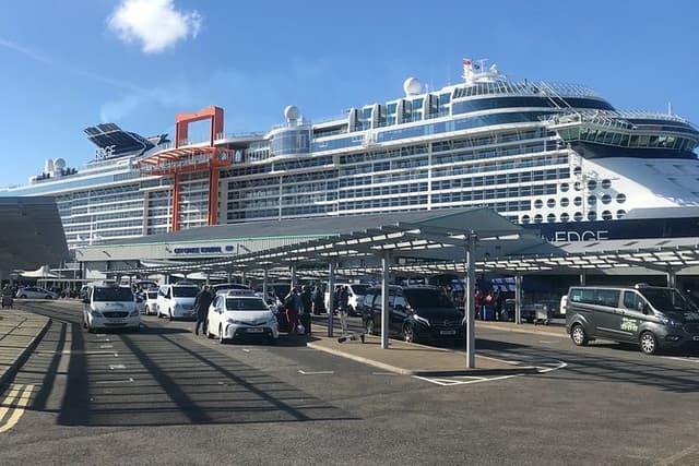 Private Transfer Southampton Cruise Terminal to Heathrow Airport via Stonehenge