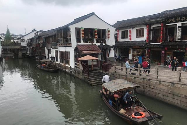 Private Tour of Shanghai Zoo and Zhujiajiao Ancient Town with Lunch