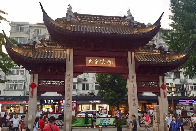 Private Tour of Former French Concession and Qibao Old Street with Pickup