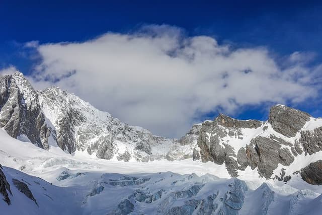 Private Day Tour Jade Dragon Snow Mountain and Baisha Village from Lijiang