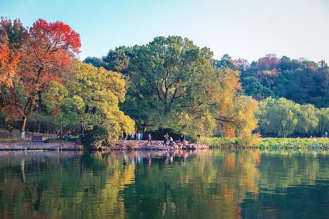 Hangzhou Highlights Muslim Day Trip: West Lake, Phoenix Mosque & Qinghefang