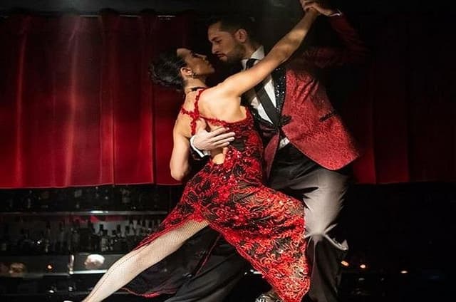 Rojo Tango Show Ticket with Private Transfers From Port & Hotels in Buenos Aires
