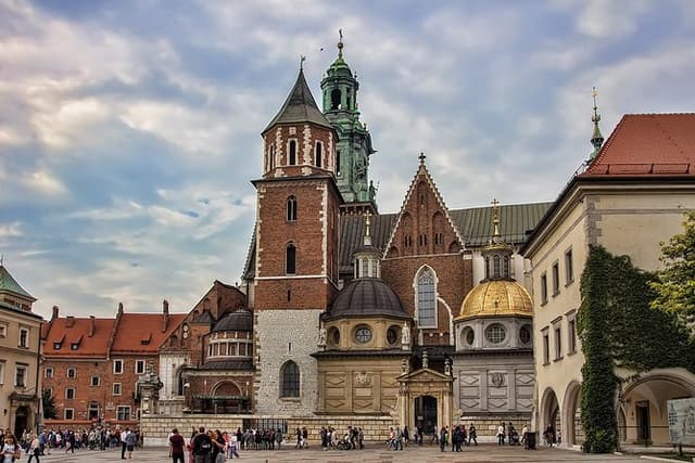 Private 4-hour City Tour of Krakow with driver and guide and Hotel pick-up