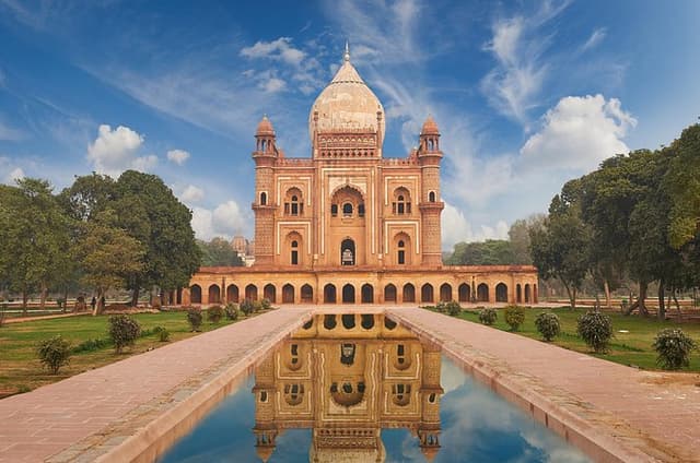 Monuments of Delhi (Guided Full Day Sightseeing City Tour)