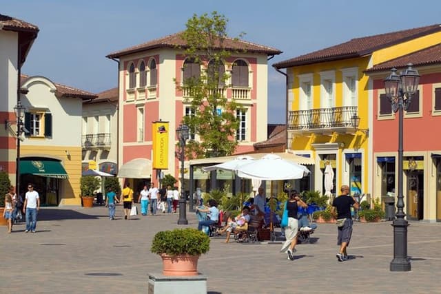 Serravalle Outlet shopping, private tour from Milan.