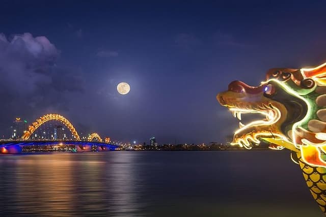 5-hour Discovering beautiful Da Nang at Night