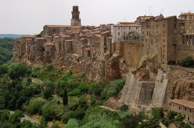Private tour of Pitigliano and Etruscan cave routes