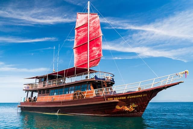 Private Half-Day Red Dragon Yacht for Snorkeling Koh Tan & Visit Pig Island