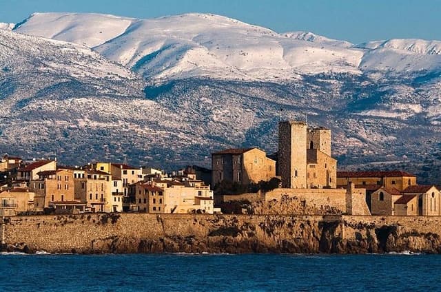 Take you on an unforgettable trip around Cannes and Antibes