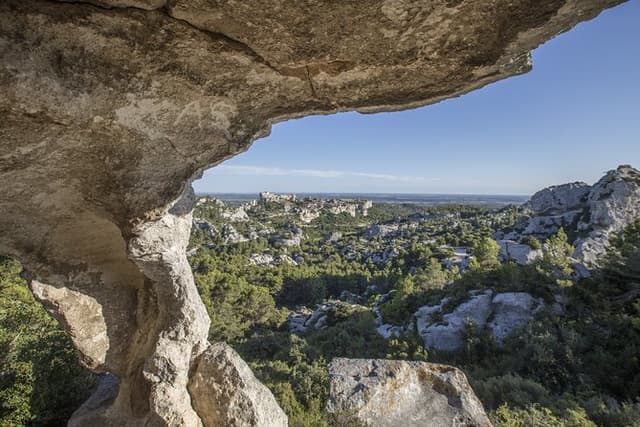 Discovery of Les Alpilles