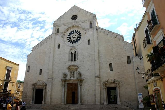 Bari Walking tour in small group