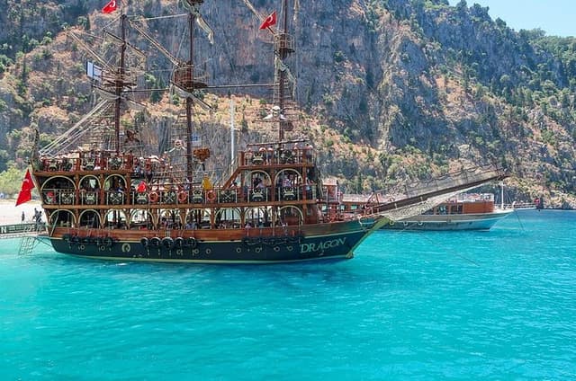 Fethiye: Ölüdeniz Pirate Boat with Swim Stops incl. Lunch