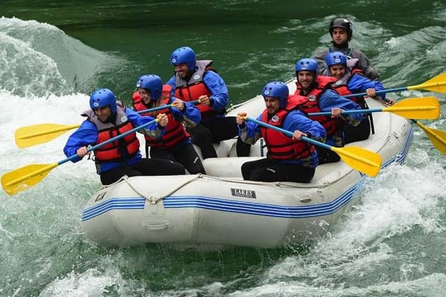 Bariloche: Classic rafting for the whole family full day