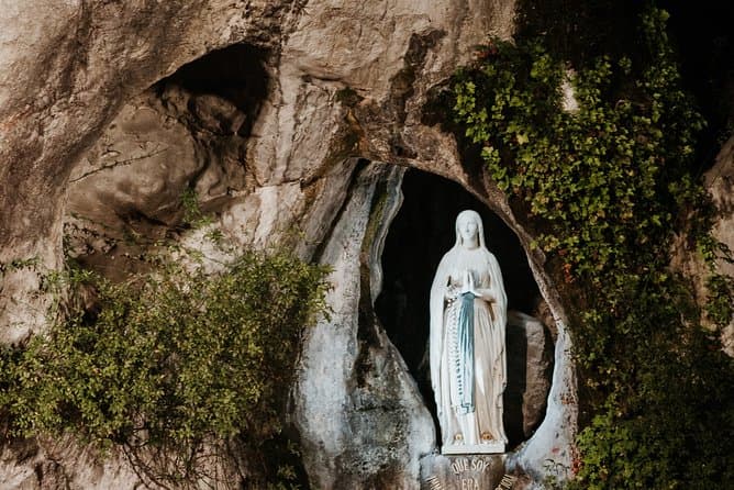 Top-Rated Lourdes Sanctuary Tours from San Sebastian