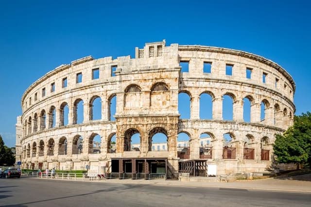 Private Pula Tour - Stones & Stories with a Sip of Wine