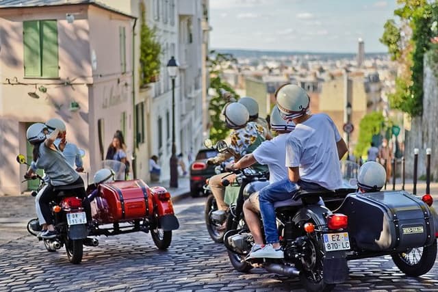 Paris Private Vintage Half Day Tour on a Sidecar Motorcycle