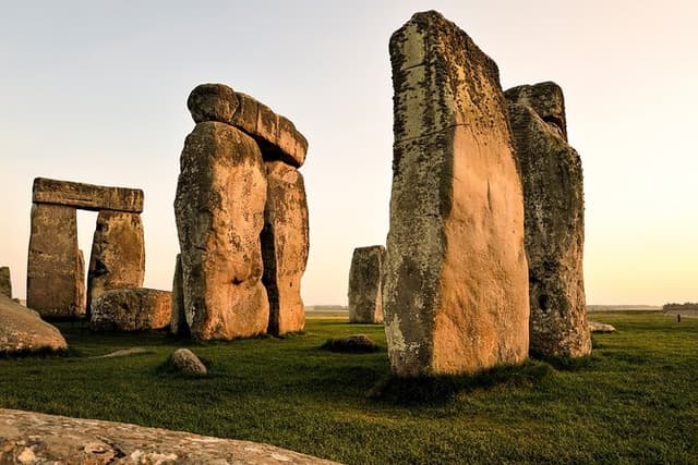 Stonehenge & Bath Day Trip from London Optional Roman Baths Visit