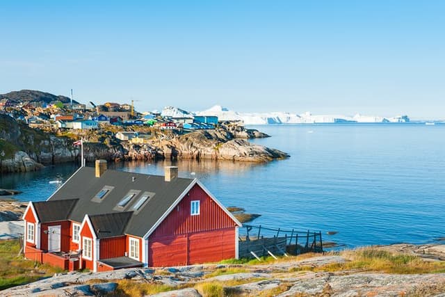 Christmas Wonders in Ilulissat: Exclusive Private Walking Tour