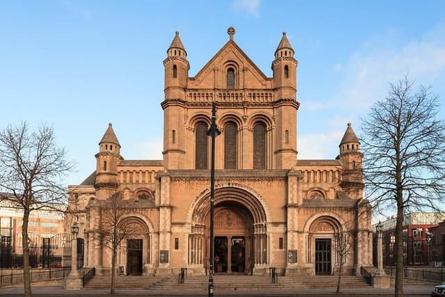 Belfast City sightseeing private walking tour