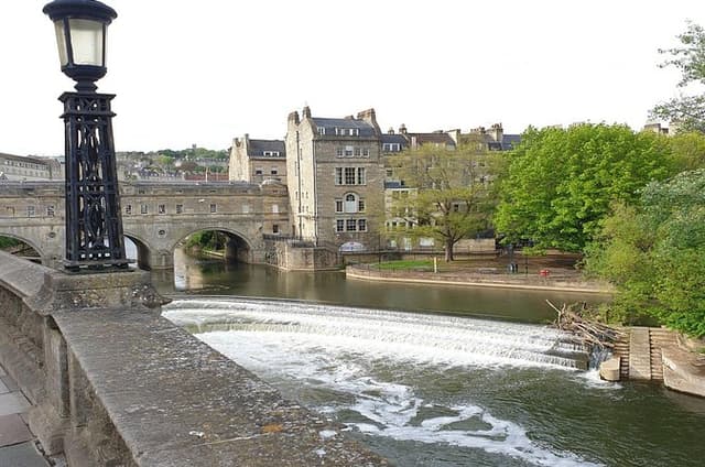 The Splendour of Georgian and Victorian Era Bath: A Self-Guided Audio Tour