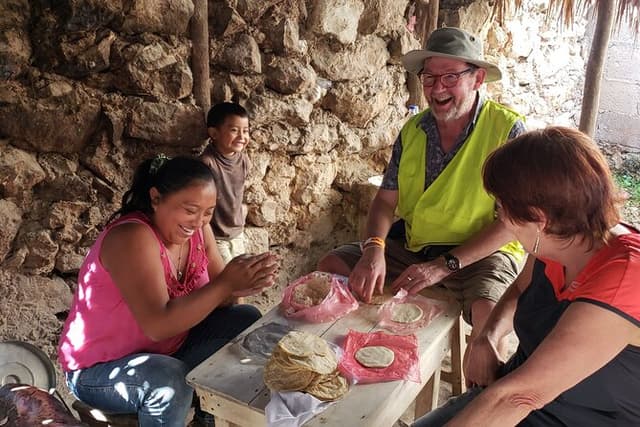 Biketour Valladolid: local Market - Cenotes - Mayan Families