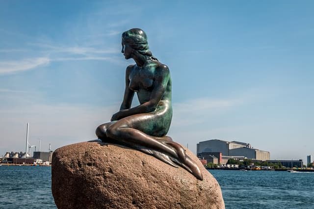 Copenhagen Private Walking Tour: Highlights, Secrets and Pastry