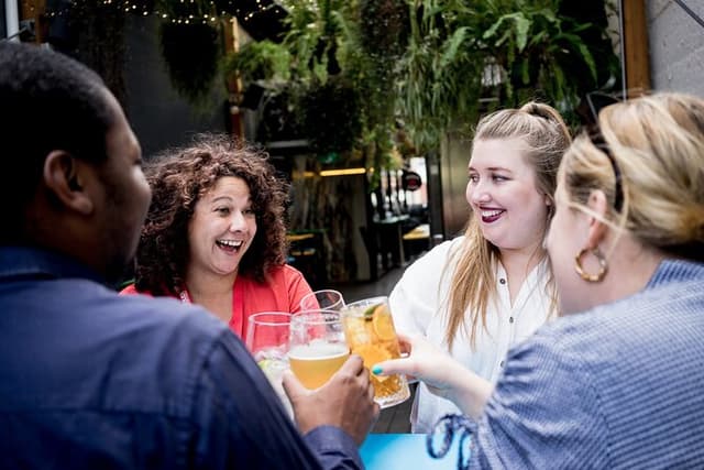 Melbourne History Walk with Bar Stops & Local Stories