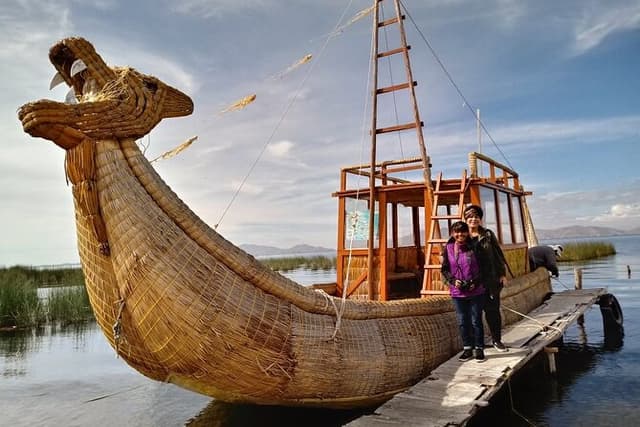 Lake Titicaca, HUATAJATA, builders of reed boats.