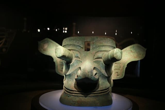 Private Day Tour to Panda Base and Sanxingdui Museum from Chengdu
