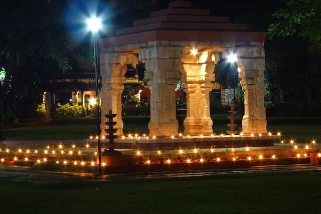 Night Walk Hyderabad (2 Hour Guided Walking Tour)