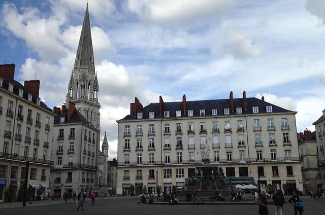 Explore Nantes in 60 minutes with a Local
