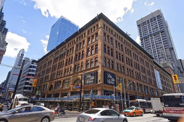 Private 4-hour City Tour of Toronto with driver and guide - Hotel pick up