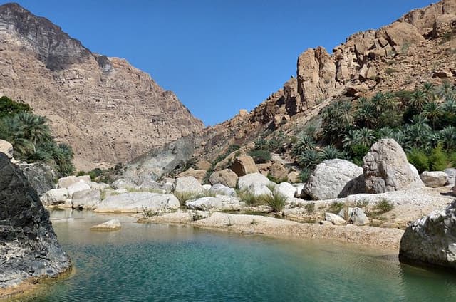 Mascat: Swimming in Oman wadis