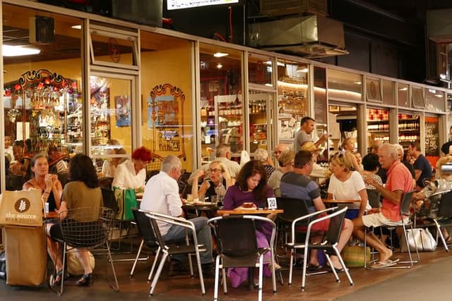 Small-Group Adelaide Central Market Early Breakfast Tour