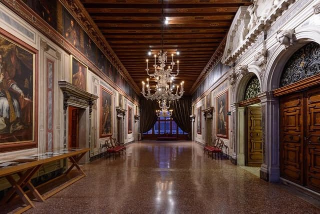 Venice Palazzo Mocenigo: History of Textile, Costume and Perfume