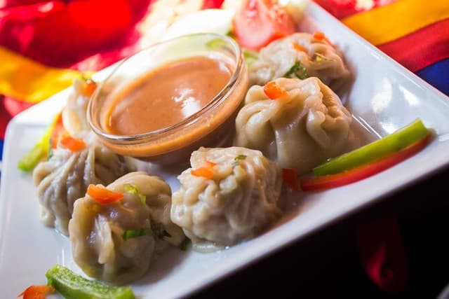 Pelling Food Crawl (2 Hours Guided Local Food Tasting Tour)