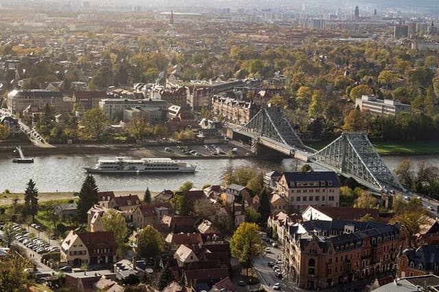 Discover the Loschwitz Region with a Local