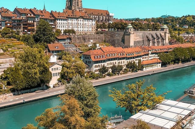 Private Bern Tour with Food Tasting, Sightseeing & Local Culture