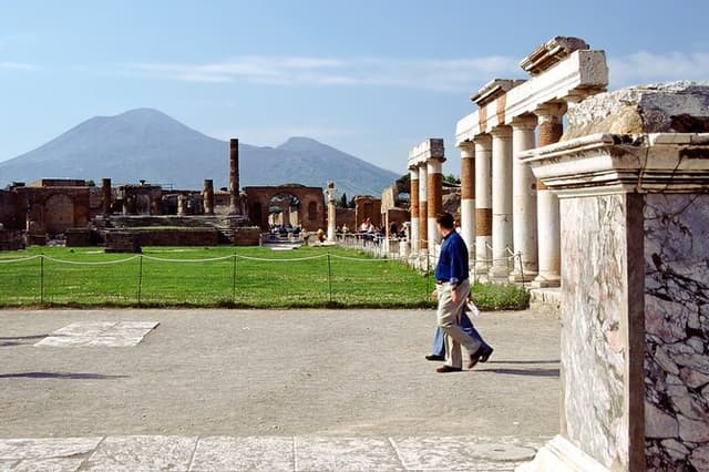 Pompeii & Herculaneum Exclusive Private Tour with Archaeologist
