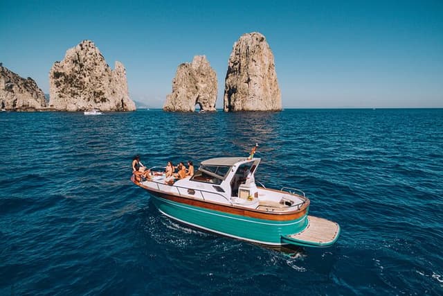 Capri Island Small Group Boat Tour from Naples with Light Lunch