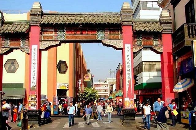Private Lima: Market Flavors, Chinatown & Historic Cordano Bar