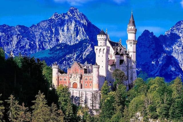 Neuschwanstein and Hohenschwangau Exclusive Skip-the-Crowds Tour