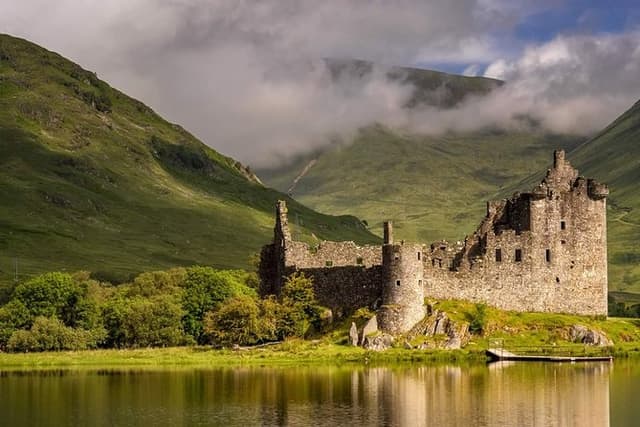 Oban, Highland Lochs, Glens, Castles & Glencoe Tour from Glasgow
