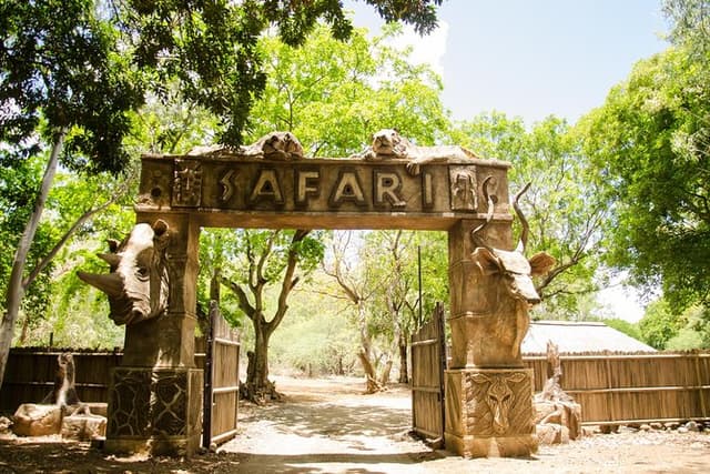 FULL DAY TAXI ONLY to VALLÉ OR CASELA.